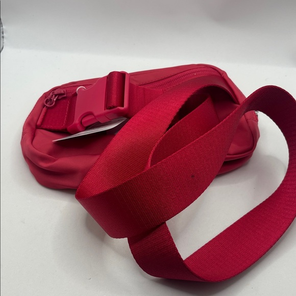 Lululemon Cherry Pink Everywhere Belt Bag Holds 1L Crossbody bright color NWT - Picture 2 of 10